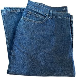 Woman’s Lee Relaxed Fit Straight Leg Jeans Size 16 Short